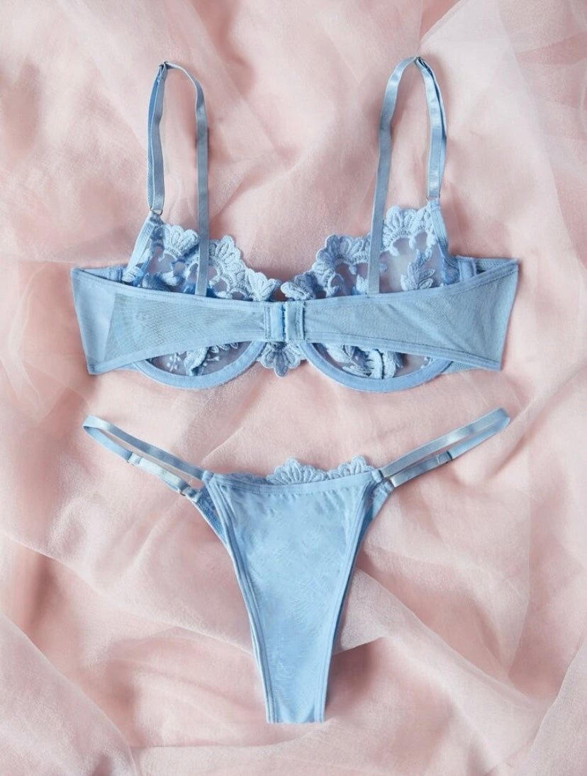 Set bordado celeste floral