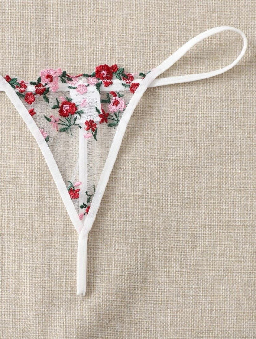 Set Blanco con bordado rojo