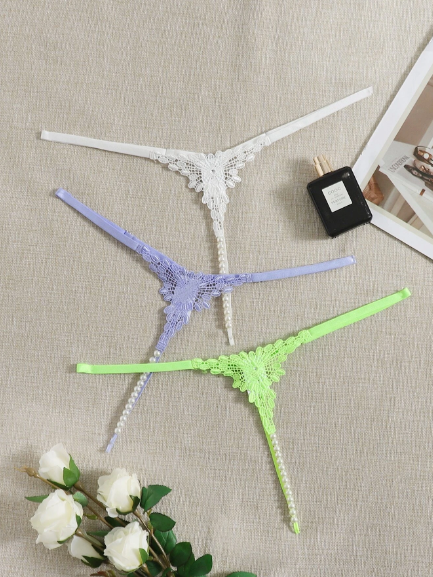 Tanga con encaje y cuenca de perlas